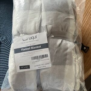 Soft & Cozy Flannel Blanket - Gray and White